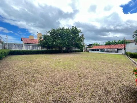 Terreno no Olho D'água - 800m² - Lado Praia