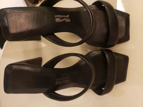 Sandália alta n°36 marca Santa lola