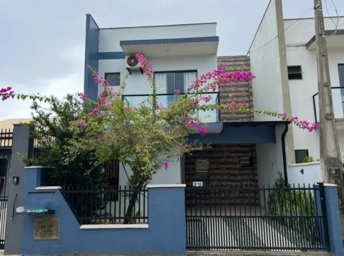 Sobrado Geminado para Venda em Barra Velha, Itajuba, 2 dormitórios, 2 suítes, 3 banheiros,