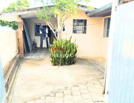 Casa em Rua Marta S. Dering - Ferrari - Campo Largo/PR