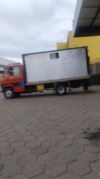 Caminhão MB 608 Baú - Ótimo estado