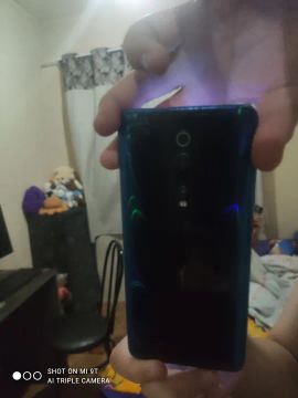 Mi 9T com tela rachada e touch médio