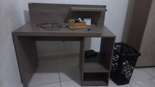 Escrivaninha / mesa para computador 