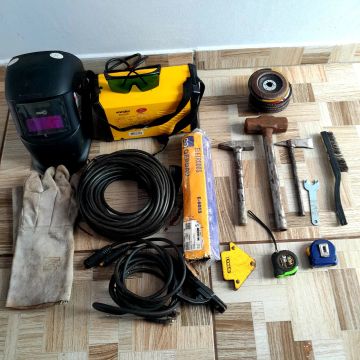 Maquina de souda vender semi nova com tudo