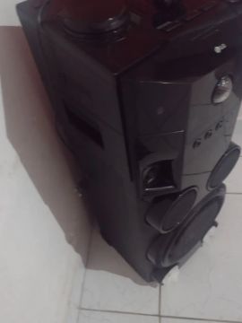 Vendo essa caixa de som torre funcionando perfeitamente 1000 w de potência da LG 
