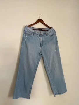 Calça jeans reta, tamanho 44, da Marca Dudalina