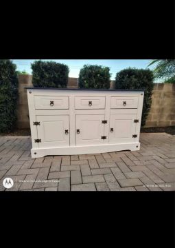 Rack de madeira branco com 3 gavetas e 3 portas