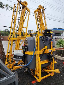 Pulverizador Agrícola Hidráulico Acoplado Ideal 800 L, Barras de 18 m, Ano 2021.