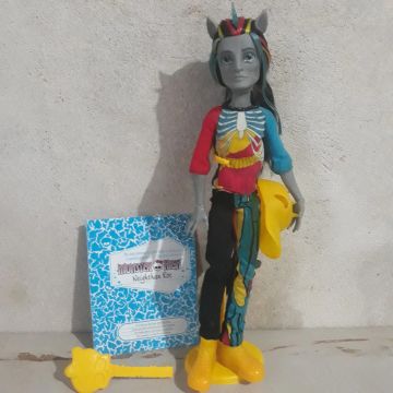 Boneco Neighthan Rot (freaky fusion) monster high 