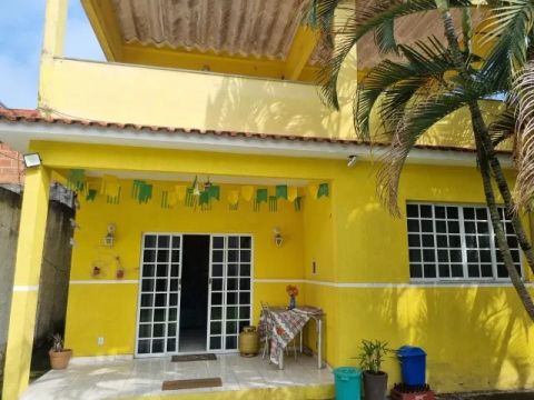 Casa com quintal Duque de Caxias