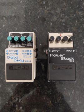 Pedais Boss DD-7 e Power Stack ST-2