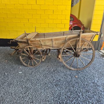 Carroça de madeira antiga