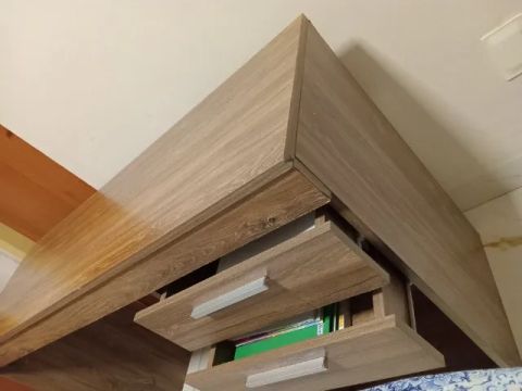 Escrivaninha com duas gavetas