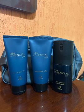 Kit Natura Essencial Oud - Desodorante + Creme para Barbear + Creme para Pós-Barba