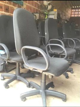 CADEIRAS PARA SEU ESCRITÓRIO COM RODINHAS E BRAÇO PERFEITO ESTADO VARIOS MODELOS !!!! 