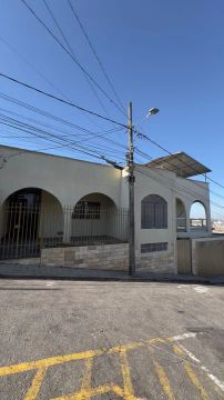Casa a venda no centro de Varginha 