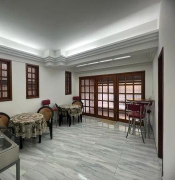 OPORTUNIDADE!! LOJA/CASA COMERCIAL FRENTE AO HOSPITAL!  Sem Garagem!! Aceita Financiamento