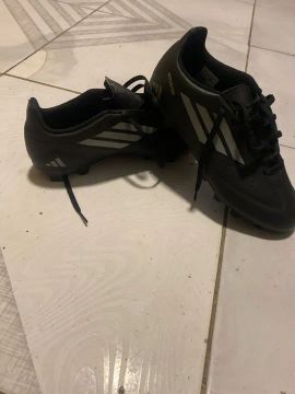 Chuteiras Adidas - Tamanho 39