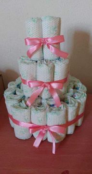 Bolo de fraldas para chá de bebê menina