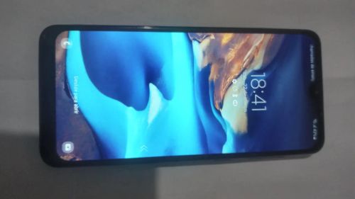 Vendo um celular a30 sem tela trincada funcionando tudo certinho 