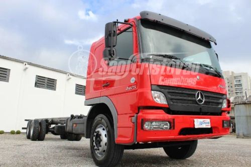 Mercedes Benz 2425 no chassi
