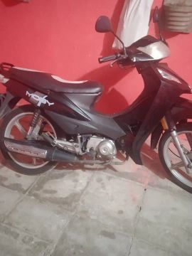 Moto documentada e emplacada 