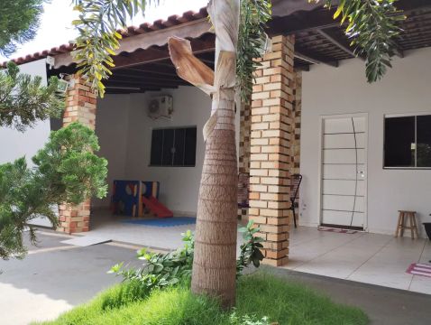 Imóvel com salão a 5 minutos do CENTRO