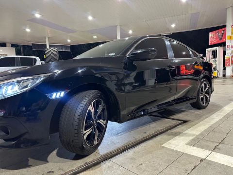 Excelente carro todo lacrado 