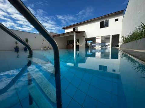 Casa 400 m pé na areia, piscina , churras , sinuca, 6 quartos, 6 banheiros. Espetacular!!!