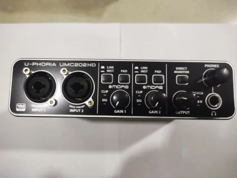 Interface De Áudio Behringer U-phoria Umc202hd