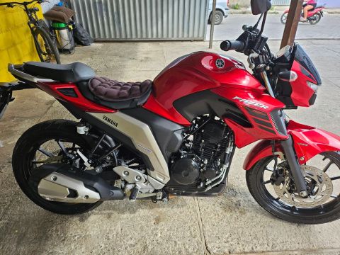 Yamaha Fazer 250 - Vermelha - 2022