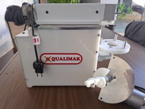 Máquina de modelar salgados e doces Qualimak