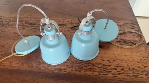 Conjunto de luminárias pendentes azul