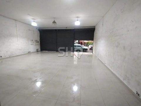Prédio comercial no Brás de 385 m² com loja e 3 andares.