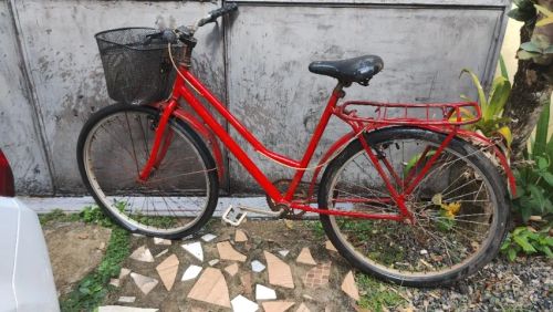Bicicleta feminina antiga