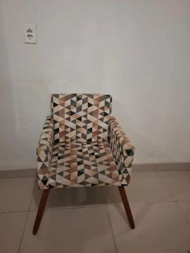 Poltrona estampa triângulo 