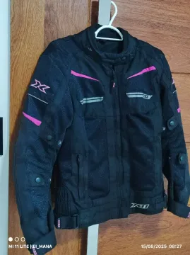 Jaqueta motociclista feminina