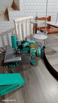 Máquina de Costura Overlock  - Semi Nova