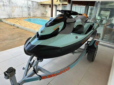Jet Ski Sea-Doo 170 wake