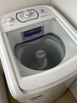 Máquina de Lavar Roupa Electrolux 11kg - Com apenas 1 mês de uso 