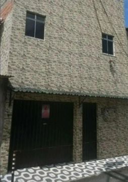 Vendo uma casa de três andares