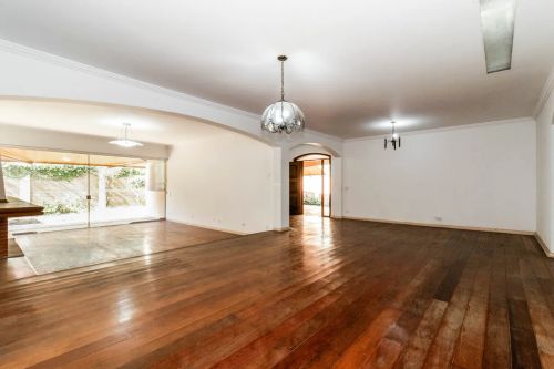 Casa térrea com espaços versáteis