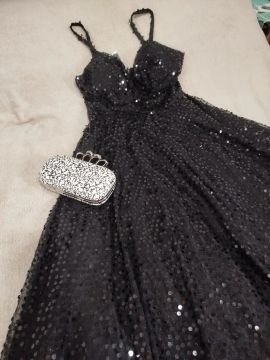 Vestido de festa preto com brilho
