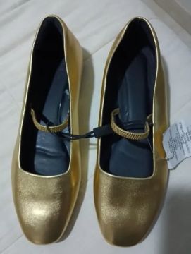 Sapatilha boneca dourado Satinato 38com bico de bailarina.
