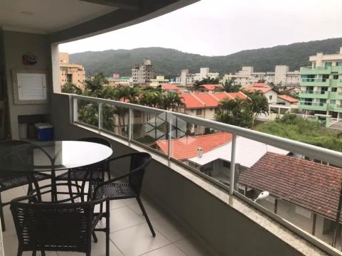Apartamento em Bombas