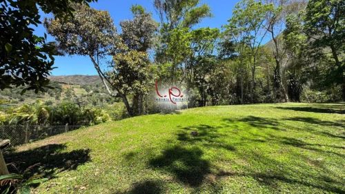 Excelente Terreno no Condomínio Quinta do Lago em Itaipava, com Linda Vista e Lazer Comple