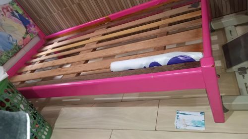 Cama de solteiro rosa