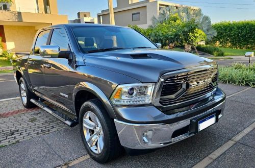RAM Classic Laramie 5.7 V8 400cv ótimo estado de conservação,  usado em viagens.