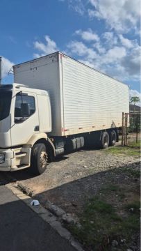 Volvo VM 270  6x2 Baú 2013