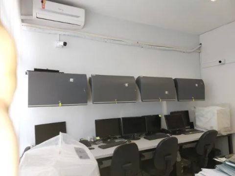 VENDO SALA COMERCIAL 32m2 , REFORMADA, QUITADA, EQUIPADA